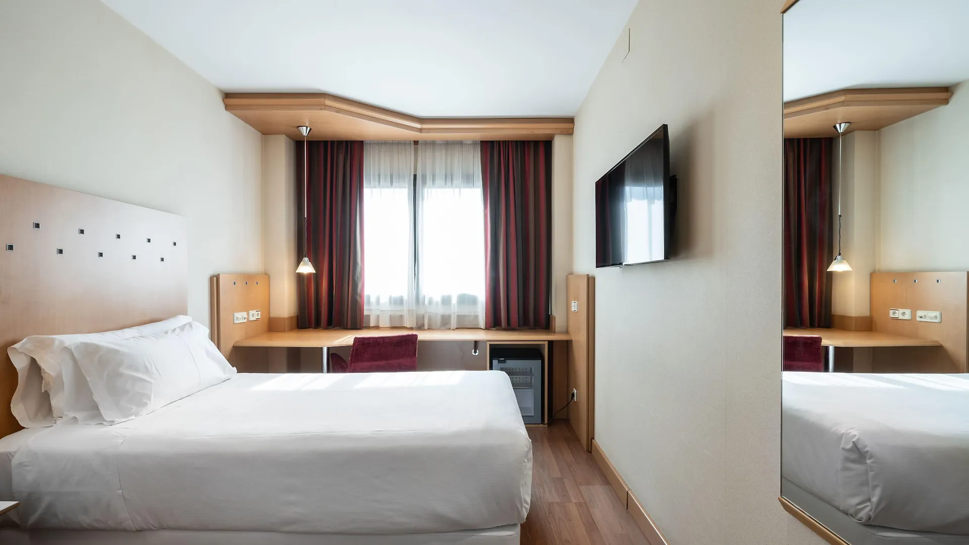 Hotel Catalonia La Maquinista Barcelona 4*,