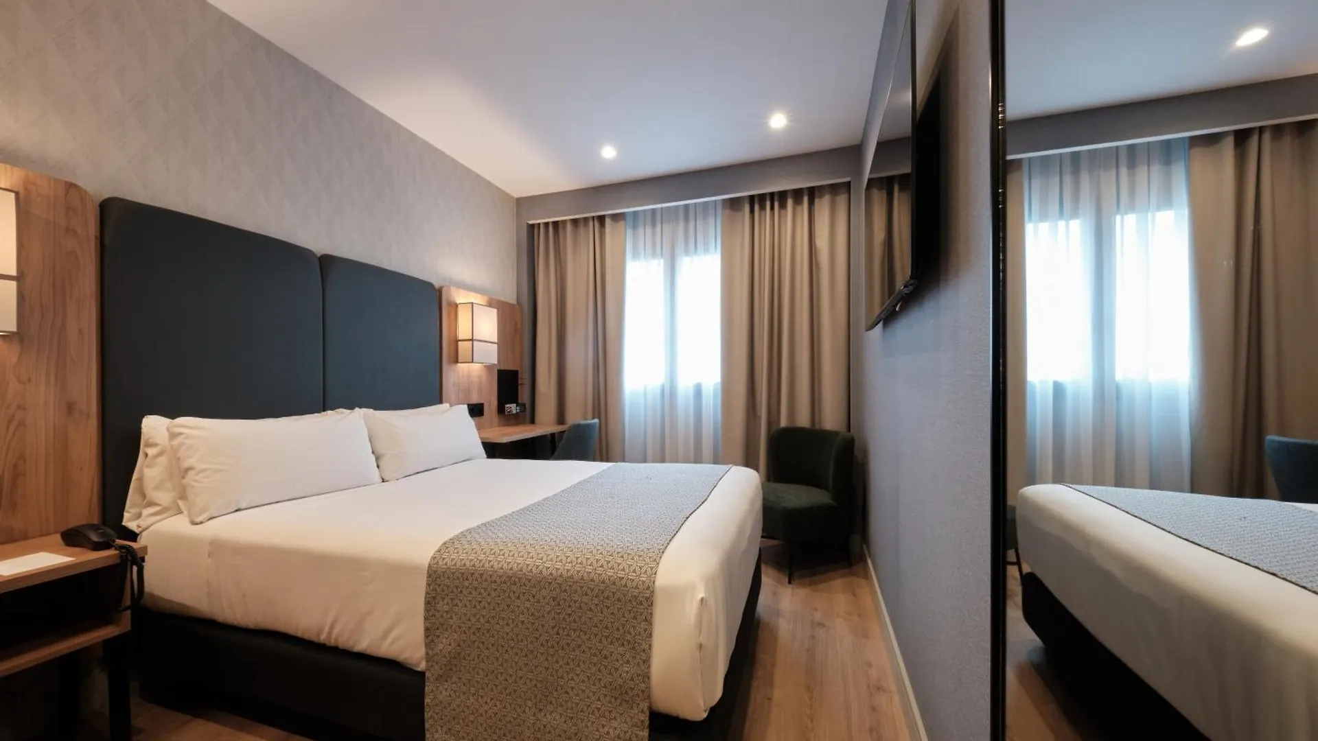 Hotel Catalonia La Maquinista Barcelona 4*,