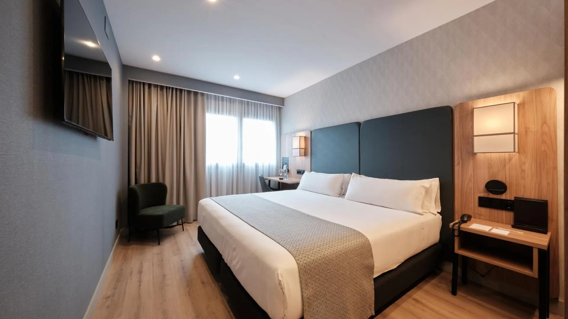 Hotel Catalonia La Maquinista Barcelona 4*,